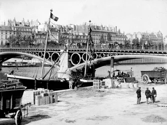 Parigi: Il ponte del Carrousel e i moli