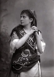 Ritratto del soprano Elisabeth Janvier in "Le Tribut de Zamora" di Charles Gounod nel 1881.