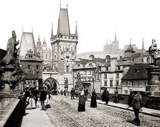 Praga. Ponte Carlo e la torre della città vecchia. circa 1890