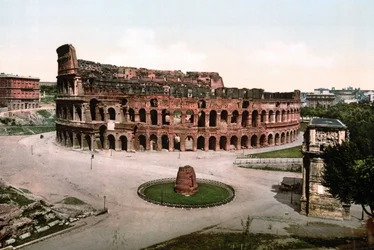 Roma. Vista del Colosseo. Fotochrome ca. 1900.