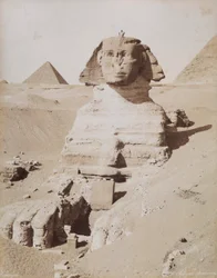 La Sfinge e, sullo sfondo, la Grande Piramide di Cheope. Cairo, El Giza