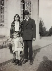 Tre membri della famiglia Torrigiani alla Villa di Vico d