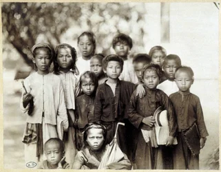 Gruppo di bambini vietnamiti, ca. 1895