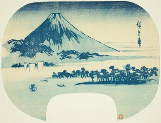 Il Monte Fuji che sorge oltre la spiaggia di Miho