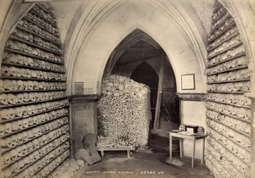 Cripta, Chiesa di San Leonardo, Hythe, Kent, c. 1900