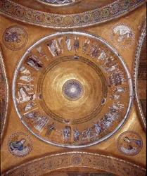 Veduta della cupola con mosaici su sfondo dorato (stile romanico e bizantino) che illustrano la vita di Abramo. Nei pennacchi, i profeti Daniele, Geremia, Isaia ed Ezechiele. 1240-1250. Basilica di San Marco, Venezia