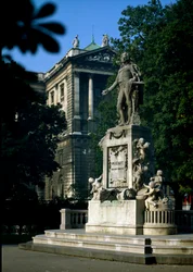 Monumento in omaggio al compositore austriaco Wolfgang Amadeus Mozart. Scultura di Victor Tilgner, 1896. Vienna, Burggarten, Austria