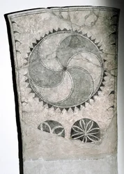 Pietra runica con simbolo solare, VII-VIII secolo