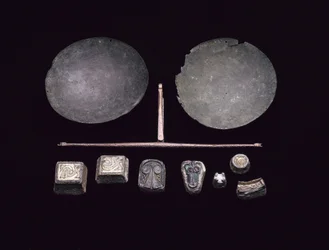 Bilancia per una serie di pesi, da una sepoltura vichinga a Kiloran Bay, Colonsay, Argyll, 875-925 d.C.