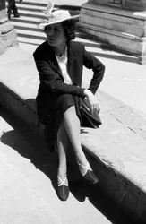 Ritratto di donna in abito da lavoro