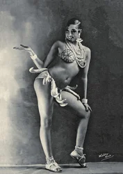 Josephine Baker con il suo famoso costume di banane c.1927