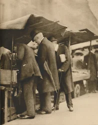 A una delle bancarelle del mercato di Farringdon Road