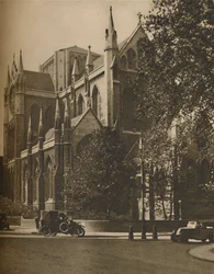 Cattedrale di Bloomsbury: La Chiesa Cattolica Apostolica in Gordon Square, c1935