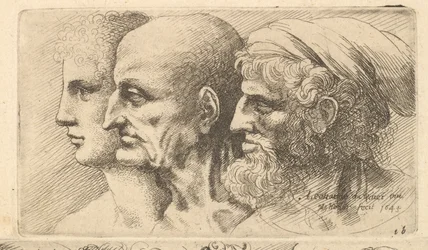 Fila di tre teste di profilo a sinistra
