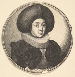 Donna con grande cappello di pelliccia circolare e colletto di pizzo