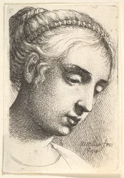 Donna con una collana di perle tra i capelli che guarda in basso verso destra