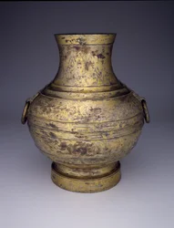 Vaso di stoccaggio (Hu o Zhong) con draghi intrecciati e nuvole stilizzate