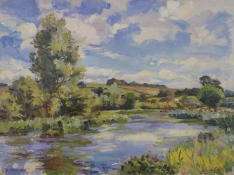 Paesaggio fluviale illuminato dal sole
