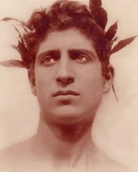 Studio di un ragazzo con una corona, Sicilia, c.1898 (foto seppia)