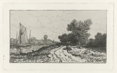 Strada di campagna lungo un canale