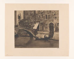 Gondola presso un ponte su un canale a Venezia
