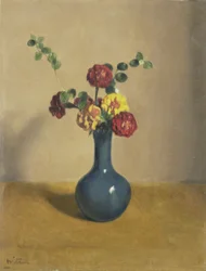 Tageti in un vaso blu