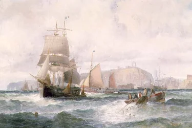 Navigazione al largo di una costa