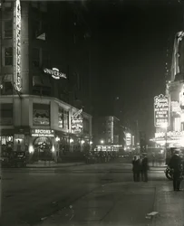 48ª Strada tra Broadway e la Settima Avenue, 1917
