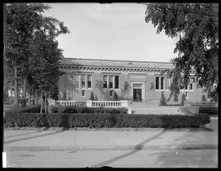 Filiale di Elmhurst della Biblioteca Pubblica del Queens; Una biblioteca Carnegie, c.1910
