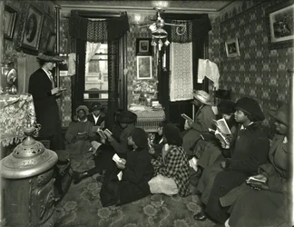 Comitato Evangelistico, Mrs. Williams, 136 W. 99th Street, Miss Broad insegna, 1916
