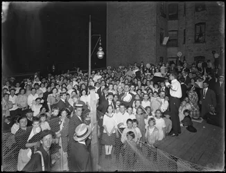 Riunione della Società Evangelica, East 79th Street e Avenue A, New York City, 24 luglio 1914