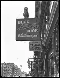 Insegna per Beck Hazzard Shoes, New York City, luglio 1916