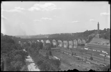 Veduta del fiume Harlem, High Bridge e Highbridge Tower, c.1912
