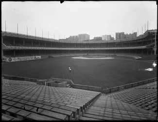 Vista dei Polo Grounds dalle tribune al campo e alla tribuna, New York, 3 luglio 1914