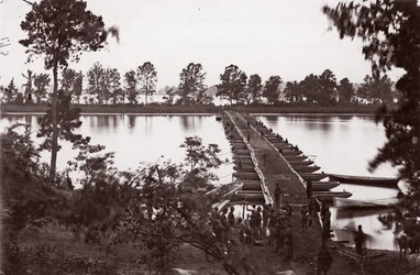 Ponte di barche sul fiume James, ca. 1864