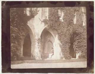 Reverendo Calvert Jones seduto nei Chiostri, Abbazia di Laycock, c.1847