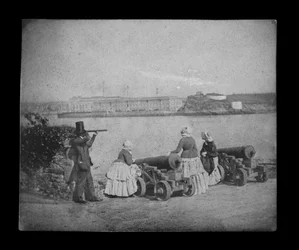 Royal William Victualling Yard, Plymouth, da Mount Edgecombe. File digitale invertito per creare un positivo in bianco e nero.