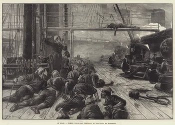 A bordo di una nave da guerra turca che si prepara a speronare, sparando con l