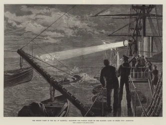 La flotta britannica nel Mar di Marmora, alla ricerca di torpediniere con la luce elettrica a bordo della HMS Agincourt