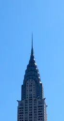 Il Chrysler Building è un grattacielo in stile Art Déco di New York, situato nella zona est di Manhattan. completato nel 1930.