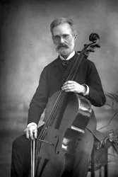 Carlo Alfredo Piatti, violoncellista italiano, 1890