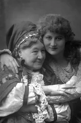 Mary Anderson, attrice teatrale americana, e Mrs Stirling, 1890