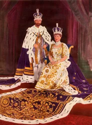 Le loro Maestà Re Giorgio V e Regina Maria nei loro abiti di incoronazione, 1911, 1951