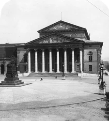 Teatro Nazionale, Monaco di Baviera, Germania, circa 1900.