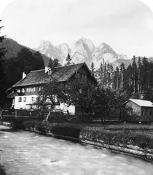 La fucina del fabbro a Gosau, Salzkammergut, Austria, c1900s
