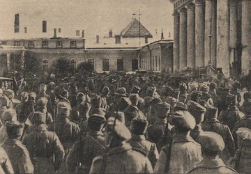 Manifestazione delle truppe rivoluzionarie davanti alla Duma di Stato durante la Rivoluzione di febbraio