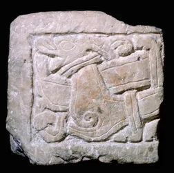 Lapide funeraria vichinga in stile Jellinge scolpita da York