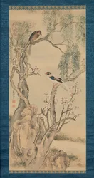 Uccelli nei salici e albero di pesco in fiore