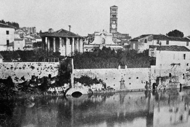 Cloaca Massima (antico sistema fognario) e Tempio di Vesta o Ercole Vincitore