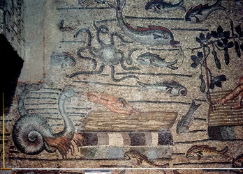 Giona sputato dalla balena, dettaglio di un pavimento decorativo che raffigura immagini cristiane e simboli pagani, c.313 d.C.